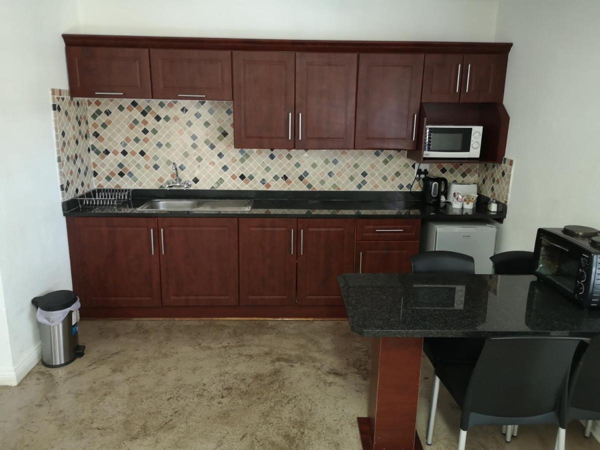 Lifestyle Corner Guesthouse Мусина Екстериор снимка